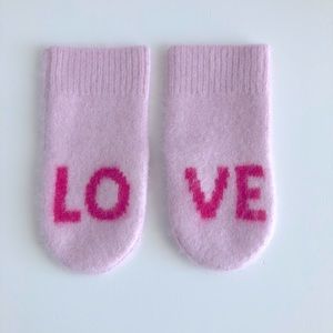 Little Lisa Perry “LOVE “ cashmere mittens, 4/5